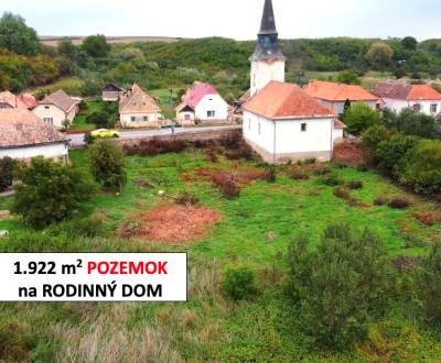 Pavlovce - 1.922 m2 POZEMOK na RODINNÝ DOM za kostolom