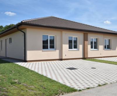 NOVINKA! Kvalitný 4-iznový bungalov v ŠTANDARDE, 92 m2, obec Trnávka 