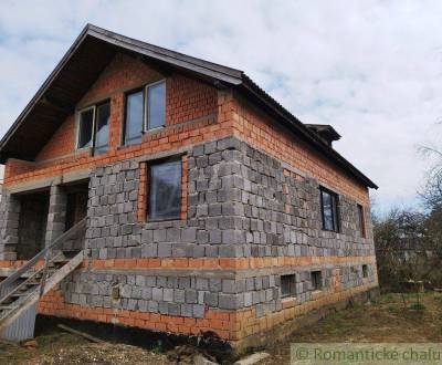 Holodom pred dokončením pre mladú rodinku v obci Veľká Čalomija