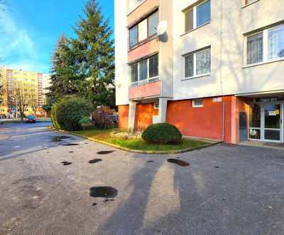 REZERVOVANÝ - Veľký, zrekonštruovaný, 3i byt 72 m² + loggia, komora