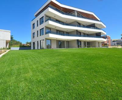 CHORVÁTSKO - Moderné apartmány so záhradou - POREČ