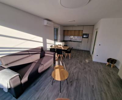 ZARIADENÝ 2-IZBOVÝ APARTMÁN, SUNNYSIDE - PETRČANE, CHORVÁTSKO