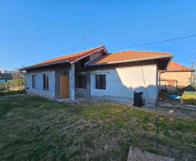 Predáme starý RD v Šali - Veči ulica Dožova - pozemok 540 m2