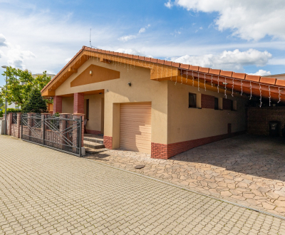 Úžasný 4i BUNGALOV 125 m2, sauna, altánok, záhrada, prístrešok na autá