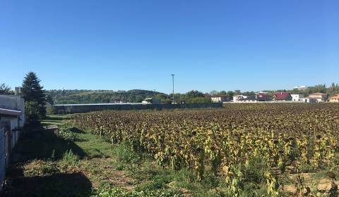 Ponúkame na predaj pozemok 1587 m2 v Moravanoch nad Váhom