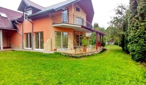 Ponúka na predaj exkluzívny Rodinný dom vo Vysokých Tatrách