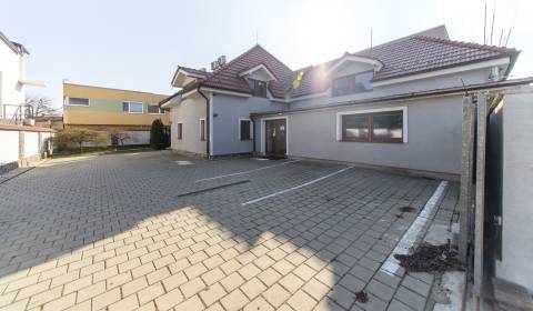 Skvelý 12i dom 350m2 na podnikateľské/kancelárske účely, parkovanie