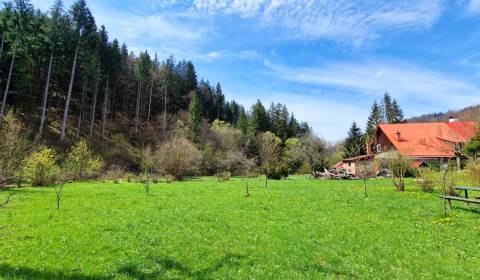 Rovinatý stavebný pozemok s IS Bystrá Nízke Tatry