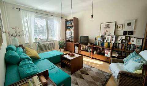 Predaj: SLNEČNÝ 4-izbový byt s balkónom, 80 m2, Martin - Priekopa