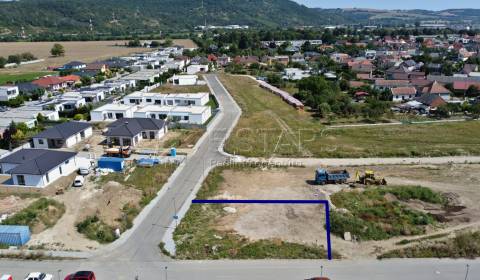 Pozemok o výmere 582 m2 s výstavbou rodinného domu Trenčín