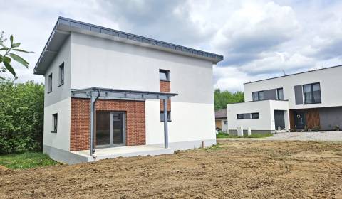 2 P. RODINNÝ DOM, NOVOSTAVBA - ZÁBORSKÉ, POZEMOK 530 M2