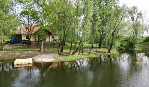 PREDAJ : Rodinný dom s vlastným jazerom v obci DUNASZENTPÁL