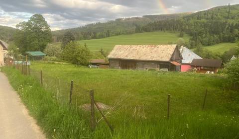 Slnečný pozemok 842 m2 v obci Beňuš, možnosť výstavby