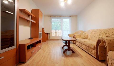 Rezervované - CHRENOVÁ - 3 izbový byt + kumbál na príjemnom prvom posc