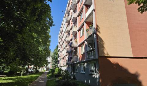 Na predaj bezbariérový 2-izbový byt 57 m²,balkón, Piešťany, A.Hlinku