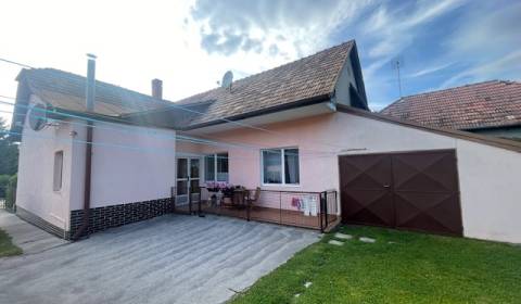 JACOVCE - 3 izbový RD, 2x garáž, altánok  a záhradka