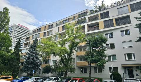 Vyhľadávaný 3 izbový byt, Rumančeková ulica, Bratislava II. Ružinov