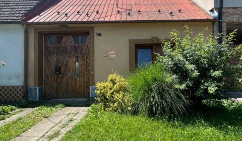 Na predaj starší rodinný dom v obci Budmerice 541m2