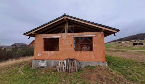 Na predaj novostavba 4-izbového rodinného domu v obci Mankovce