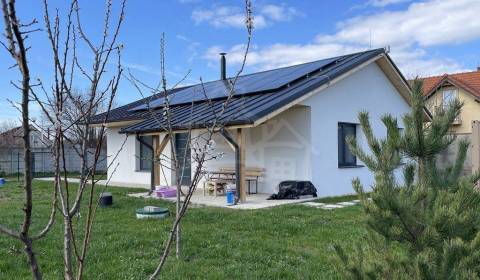 Nový, energeticky úsporný dom Bodíky, v susedstve povodia Dunaja a luž