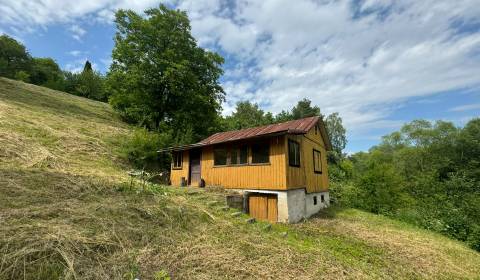 Slnečný stavebný pozemok na Mičkovej ulici v Bardejove, 1114 m2