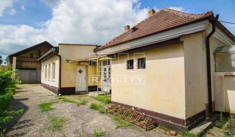 Rodinný dom na podnikateľské účely aj na bývanie v centre, Dvory nad Ž