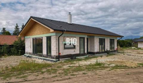 Novostavba rodinného domu s pozemkom v pokojnej lokalite Žabokreky