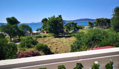 CHORVÁTSKO - Apartmánový dom 100 m od mora - VODICE