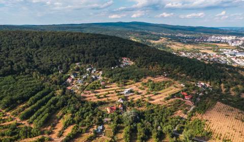 Stavebný pozemok na rodinný dom, 849 m2, Vinohrady