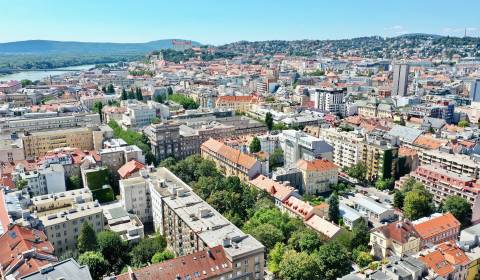 Tichý a moderný 3i byt s výhľadmi na Bratislavský hrad, BA I