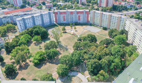 LOTYŠSKÁ – 4-i byt, 82 m2 s loggiou, vnútroblok, NÍZKE NÁKLADY - VOĽNÝ