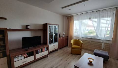 3 izbový byt 80 m2 s loggiou a klimatizáciou, Textilná, Levice, SM–757