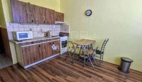 ZNÍŽENÁ CENA!!!
Na predaj garsónka v obci Kovarce 20m2