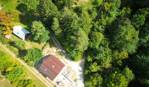 Znížená cena Na predaj pozemok 608 m2 nad Varínom