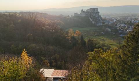 Chata s výhľadom na hrad Beckov