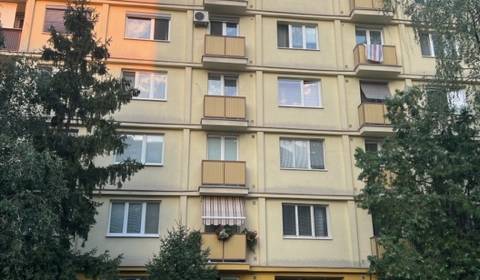 REZERVOVANÝ 2izb. byt s balkónom, BA - Ružinov, Exnárova ul.