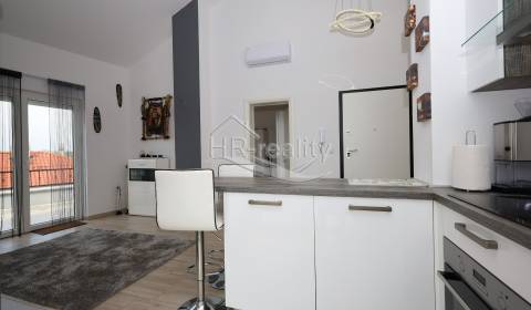 Vodice – krásny zariadený apartmán