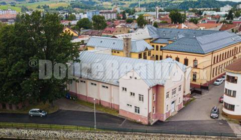 PREDAJ: Polyfunkčný objekt Sokolovňa, 1395 m2, Brezno