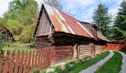 Pozemok s budovou na pokojnom mieste Mýto Nízke Tatry