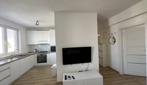 PRENÁJOM : 3 izbový, zariadený byt, 63m2, Komárno