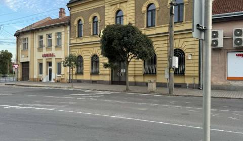 Ponúkame na predaj alebo prenájom administratívnu budovu Šahy 