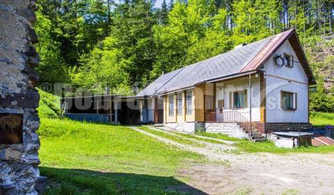 Rodinny dom s velkým pozemkom, Kremnica, Okres Žiar nad Hronom