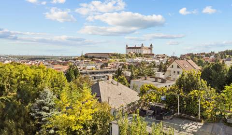 BA I-Prenájom veľkometrážného 3i bytu s terasou a výhľadom na hrad