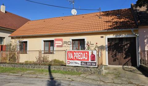 Rodinný dom Pezinok 5izb., garáže, krásna záhrada NA PREDAJ