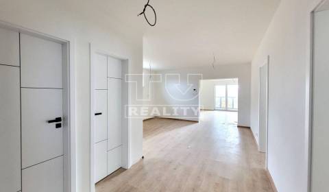 Na predaj 4-izbový byt s balkónom a garážou, Poprad – Veľká, 130 m2