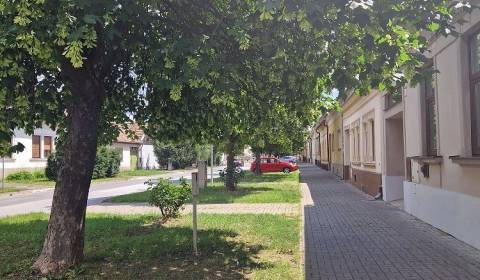 SENEC: Dom s pekným pozemkom v CENTRE mesta. 