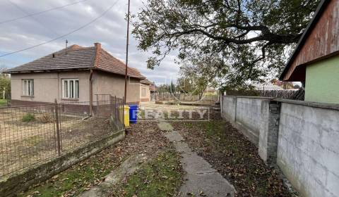 3 izb.RD, 109 m2? pozemok 795 m2, Kráľová n/V