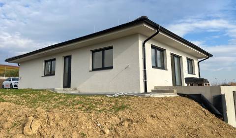 Novostavba bungalovu v novovybudovanej lokalite Častkovce- 517m2