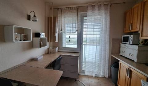 3 izbový byt 80 m2 s loggiou a klimatizáciou, Textilná, Levice, SM–777