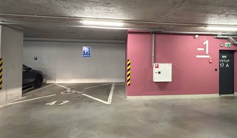 Kúpte si NAJVÄČŠÍ PARKING v SLNEČNICIACH